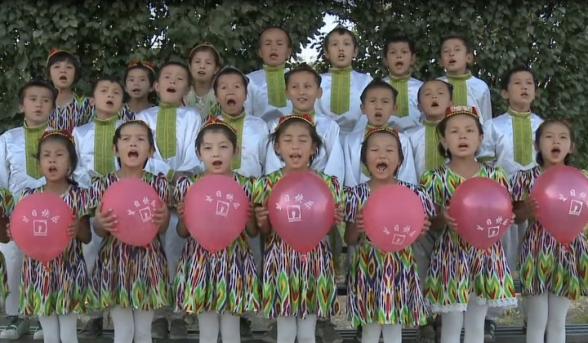2012年新疆托克逊县博斯坦乡立邦希望小学的孩子们对立邦中国为爱上色20周年的祝福